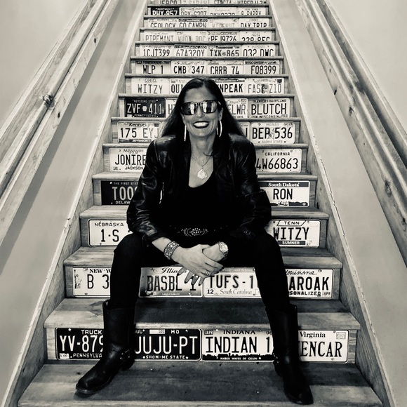 Meet the Posher - Picture 5 of 8